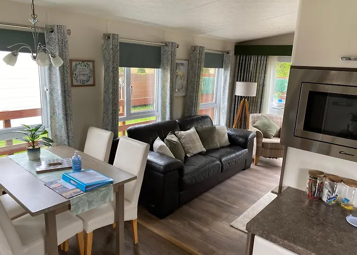 Longstone Lodge